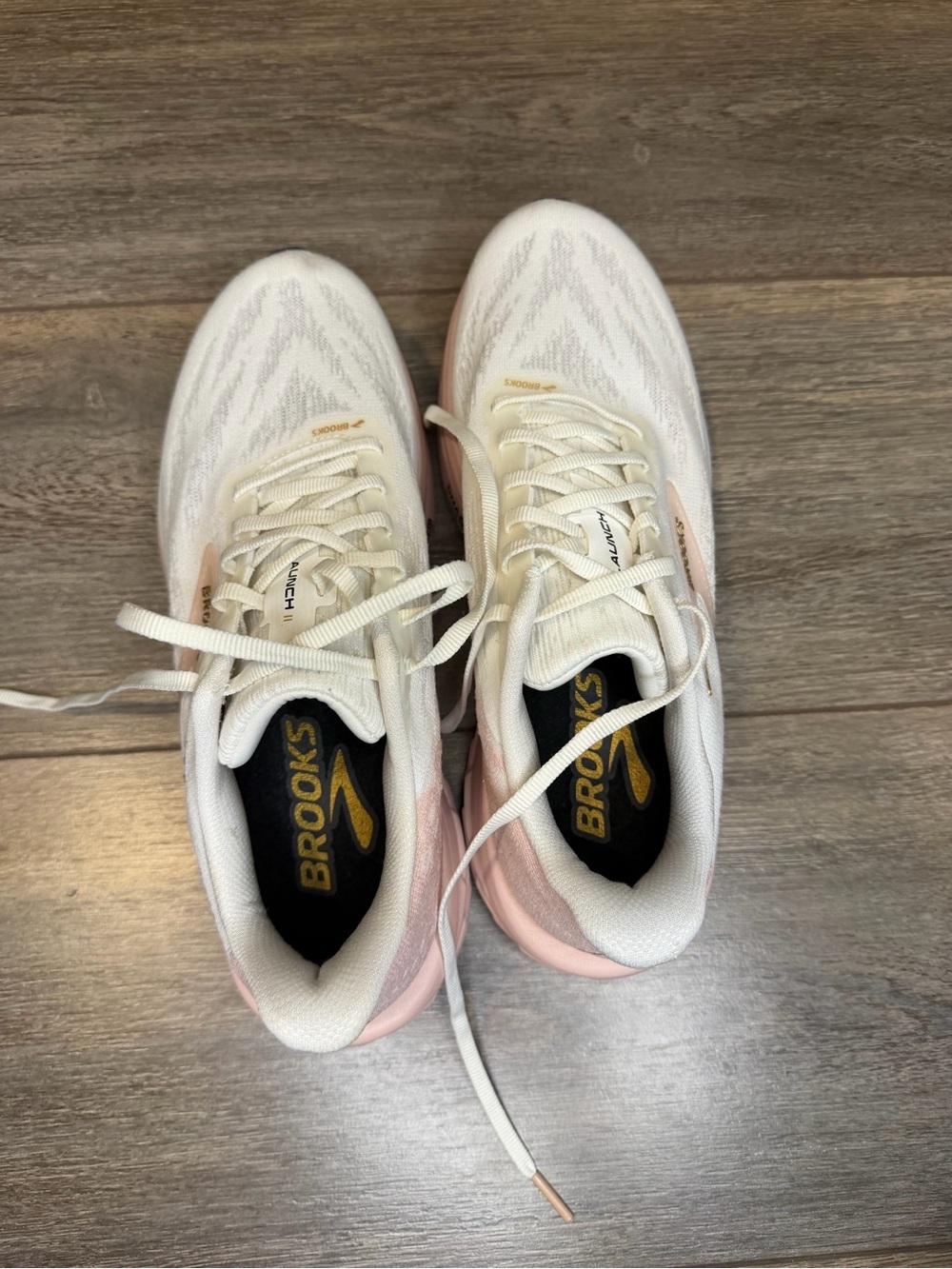 Brooks Women's White and Pink Launch 11 Running Shoe W 9.5 - Picture 8 of 9